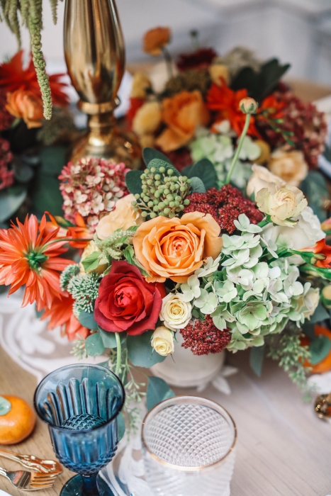 Table floral details }