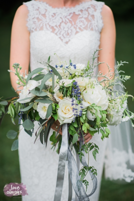 Love Always Photo, white, lavender unstructured bouquet, Honsberger Estate Winery