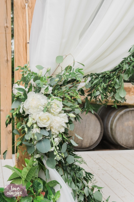 Love Always Photography, garland and floral drapery tie-backs, Honsberger Estate Winery
Drapery - Simply Beautiful Decor