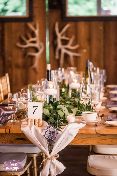 Love Always Photo, garland tablescape, Honsberger Estates Winery