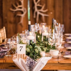 Love Always Photo, garland tablescape, Honsberger Estates Winery